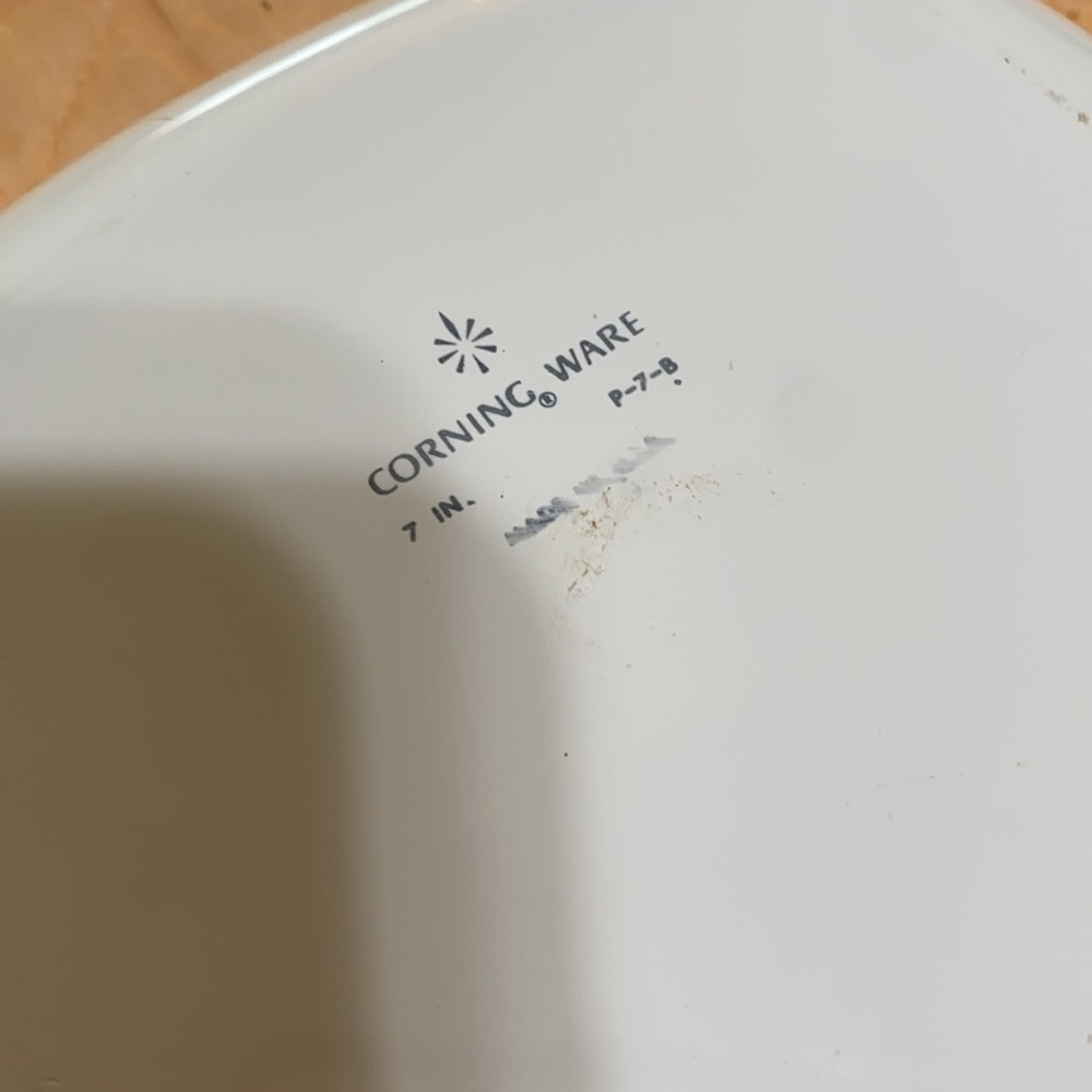 Corning ware set of 2- 7” bowls and removable handle and lid - Picture 6 of 15